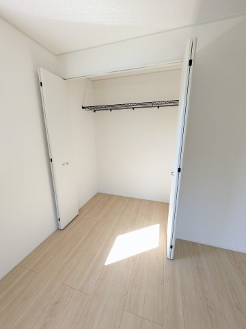 【いわき市好間町上好間第5／全3棟　2号棟】　◆子供が学校に上がる前にマイホームが欲しいあなたへ♪の洋室|同施工　■□■居室の写真です■□■　
木の温もりがナチュラルでくつろげる空間ですね。