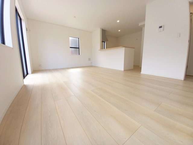 【いわき市好間町上好間第5／全3棟　2号棟】　◆子供が学校に上がる前にマイホームが欲しいあなたへ♪の居間・リビング|同施工　■□■リビングの写真です■□■　広いリビングで快適に、ゆったりと過ごせますね♪