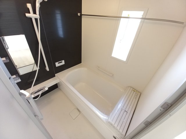 【小名浜第10／全5棟・4号棟】　休日はずっといたくなる家♪♪の浴室|同施工　◆ユニットバスの写真です◆　ご家族それぞれの生活リズムに合わせて、いつでも温かいお風呂に入れます。

