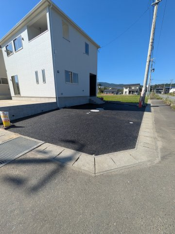 【いわき市好間町上好間第5／全3棟　1号棟】　◆子供が学校に上がる前にマイホームが欲しいあなたへ♪の収納|同施工　◆収納スペースの写真です◆　十分な広さがあるので収納には困りませんね♪　お手持ちの衣類ケースなども置ける大空間で、寝室がスッキリ使えます。


