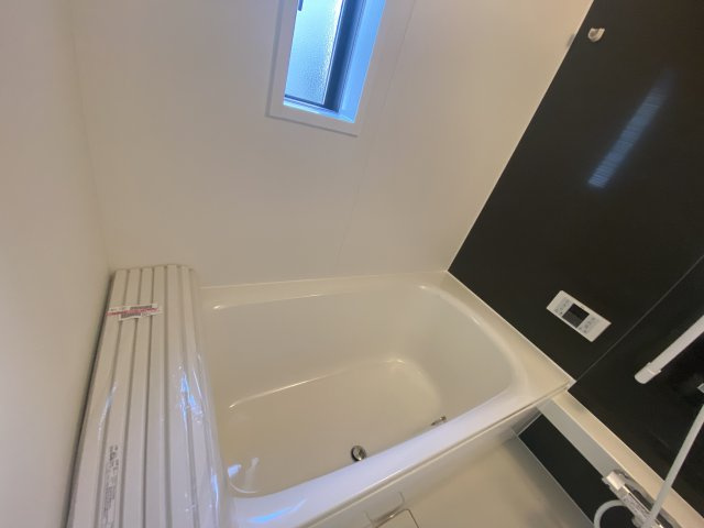 【小名浜第10／全5棟・3号棟】　休日はずっといたくなる家♪♪の浴室|同施工　◆ユニットバスの写真です◆　ご家族それぞれの生活リズムに合わせて、いつでも温かいお風呂に入れます。

