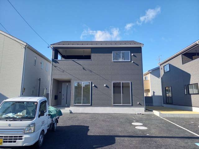 【いわき市泉町第8】　1号棟　※必ずもらえる選べるキャンペーン実施中！の駐車場|同施工◆カースペースの写真です◆
陽当りの良い駐車場は週末の洗車も快適です♪お車の他にも、自転車をとめられそうなスペースもございます。

