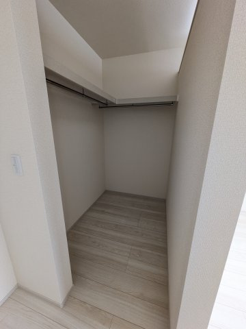 【いわき市泉町滝尻第2】　8号棟　●6号バイパスへのアクセス良好の収納|◆収納スペースの写真です◆　衣類やカバンなどたっぷりと収納可能です！生活感のあるものを隠して置けるからお部屋をスッキリと見せやすいです。

