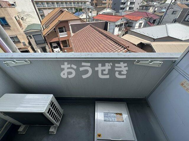 ウィンベルソロ横浜阪東橋１号館のバルコニー