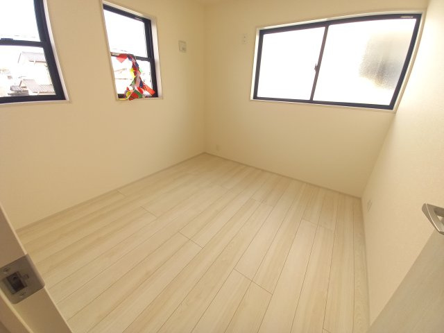 【いわき市錦町江栗1丁目／5号棟】☆キッチンパントリー☆インナーバルコニー♪☆ストレージルーム♪の洋室|同施工　ゆったりした洋室です
