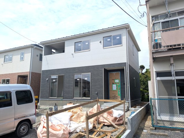 NEW【いわき市小名浜岡小名第4　全2棟／2号棟】　■選べる最新家電！特別キャンペーン♪の外観|■玄関の写真です■□■　
お洒落な玄関はお客様からも喜んでいただけそうですね！！