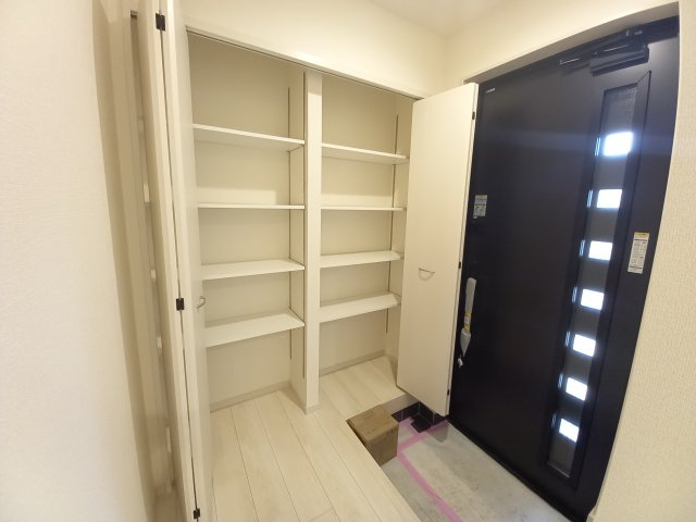 【いわき市江名北口第2　全4棟】　3号棟　プライベートに配慮した4LDK☆・。　の玄関|同施工　十分な広さがあるので収納には困りませんね♪　