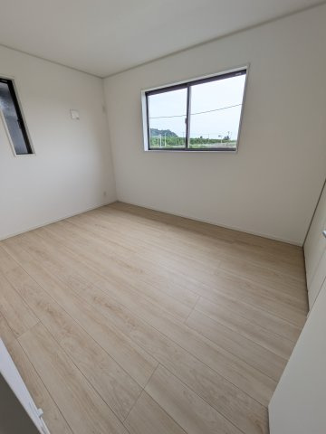 いわき市小名浜住吉　小名浜三小　 ご案内も即日ご対応可能☆の洋室|■居室の写真です■□■　
木の温もりがナチュラルでくつろげる空間ですね。