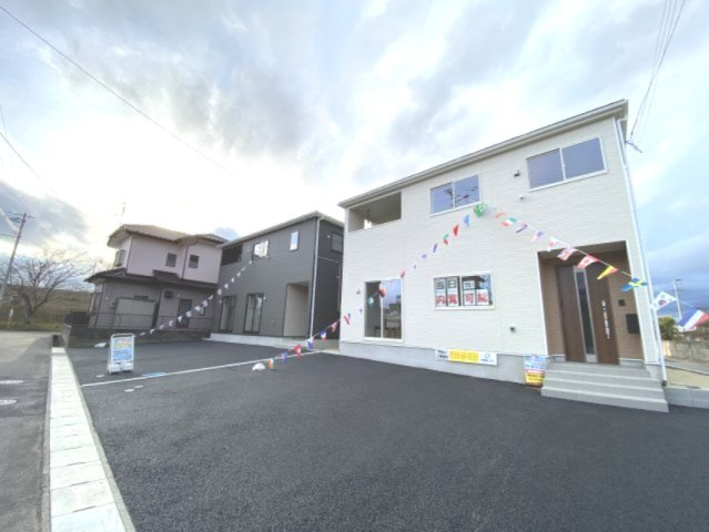 7/27価格変更　　【いわき市錦町第32】　4号棟　　～魅力がたくさん！新築一戸建て～の前面道路含む現地写真|同施工休日は家族みんなで夢のマイホーム探しに出かけてみませんか！（＾＾）♪
お問い合わせは不動産プラスまで☆

