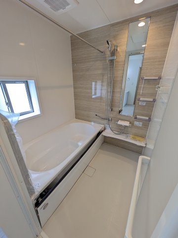 ◇佐糠町東一丁目　2期◇　2号棟　オール電化の新築建売住宅　　日当たり良好♪の浴室|◆ユニットバスの写真です◆　毎日の疲れを癒す広々とした浴室は、足を伸ばしてゆっくりとくつろげます♪