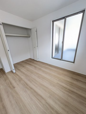 ◇佐糠町東一丁目　2期◇　2号棟　オール電化の新築建売住宅　　日当たり良好♪の洋室|落ち着いた色調の洋室です