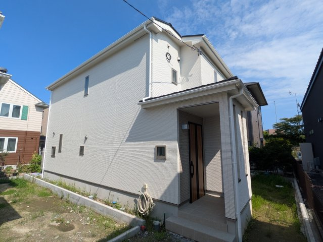 ◇佐糠町東一丁目　2期◇　2号棟　オール電化の新築建売住宅　　日当たり良好♪の前面道路含む現地写真|◆外観の写真です◆　外壁仕上げ材は窯業系サイディング。裏面に付着した汚れが、雨水によって流れ落ちやすい「防汚機能付きサイディング」を採用。外壁の美しさが長持ちします♪