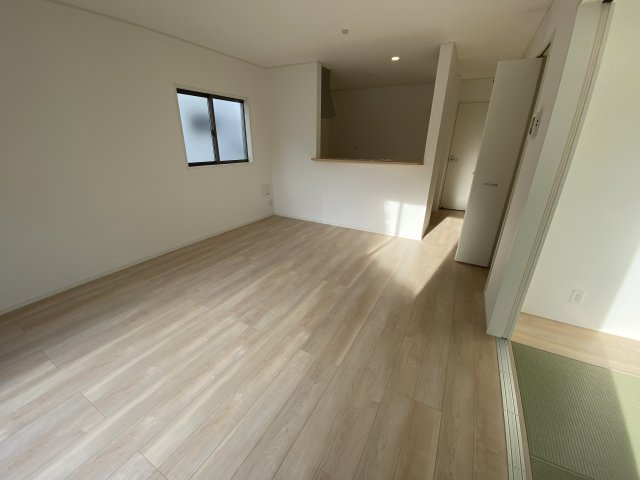 【金山町東台第10／2号棟】　4台駐車OK☆開放感のある間取りの4LDK物件！の居間・リビング|同施工■□■リビングの写真です■□■　家族団らんの時間が増えそうなリビングですね。