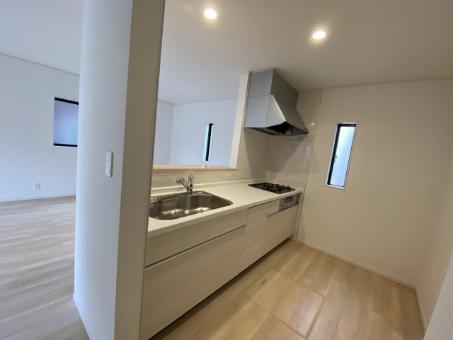 【いわき市郷ケ丘第9】　全２棟／2号棟　即日ご案内致します♪のキッチン|同施工■□■キッチンの写真です■□■　対面式キッチンは、リビングの様子を見ながらお料理出来るので、小さなお子様がいらっしゃる方は、安心してお料理出来ますね。