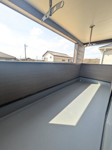 いわき市小名浜住吉　小名浜三小　 ご案内も即日ご対応可能☆のバルコニー|同施工■バルコニーの写真です■□■　お布団など大きいものも、充分に干せる広さがございます。