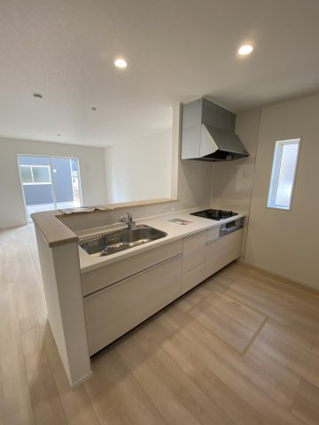 いわき市小名浜住吉　小名浜三小　 ご案内も即日ご対応可能☆のキッチン|同施工■キッチンの写真です■□■　対面式キッチンは、リビングの様子を見ながらお料理出来るので、小さなお子様がいらっしゃる方は、安心してお料理出来ますね。
