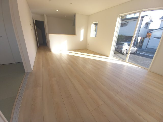 いわき市小名浜住吉　小名浜三小　 ご案内も即日ご対応可能☆の居間・リビング|同施工■リビングの写真です■□■　広いリビングで快適に、ゆったりと過ごせますね♪