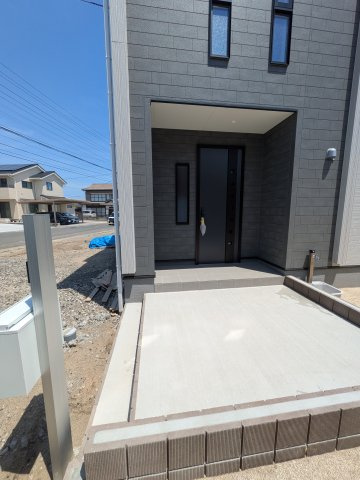 【いわき市四倉町上仁井田／全6棟5号棟】　プライベートに配慮した4LDK☆の前面道路含む現地写真|駐車場に車を止められます