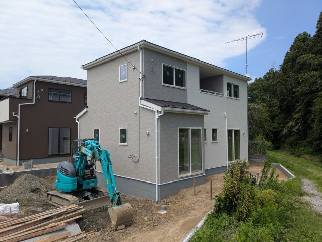 【いわき市常磐下船尾1期／全3棟　3号棟】　おしゃれで快適なベランピングを楽しめる家♪♪の前面道路含む現地写真|◆外観の写真です◆　
子供部屋や主寝室などお部屋の使い分けができ、ファミリー層が暮らしやすい4LDKです！

