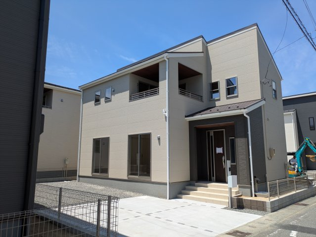 ☆新築デザイナーズ分譲　【いわき市平南白土　全６棟】　4号棟の外観|一緒に理想の住まいを見つけましょう！（＾＾）
お住まいの相談だけでなく、地域の事についても是非お気軽に尋ねてください！
お問い合わせは不動産プラスまで☆

