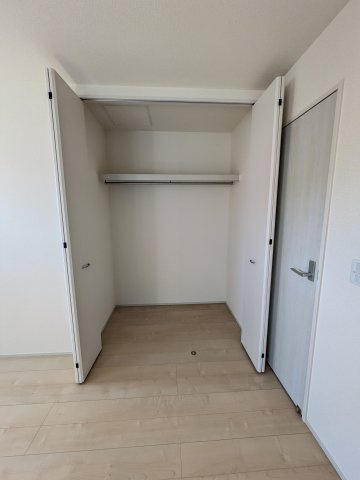 【いわき市常磐下船尾1期／全3棟　1号棟】　磐崎小・磐崎中の収納|同施工　ちょっとした収納スペースも充実しています