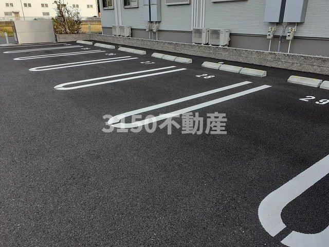 パルレ・モア・ダムールの駐車場|駐車場完備です