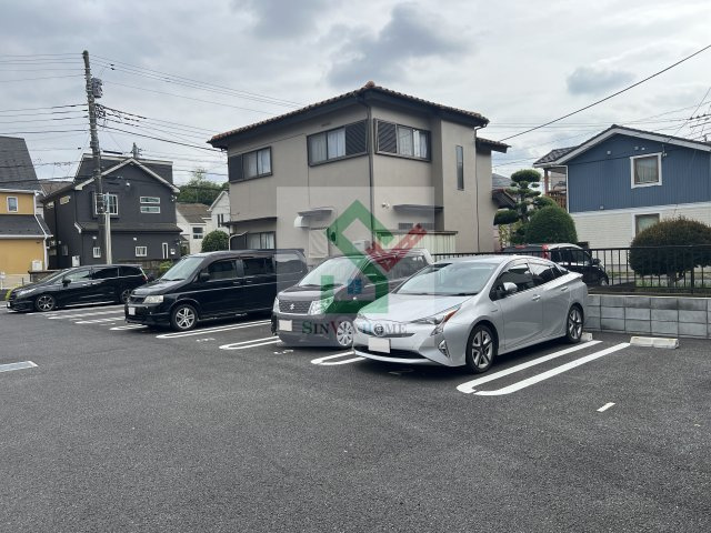 ミルサンクBの駐車場
