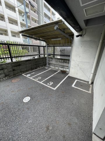 プラウドフラット森下ウエストの駐車場
