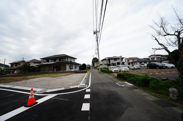 新築　前橋市岩神町第６　Livele Garden.S　2号棟の前面道路含む現地写真|現地写真　東側接道幅員約2.6ｍ　中央側5ｍ