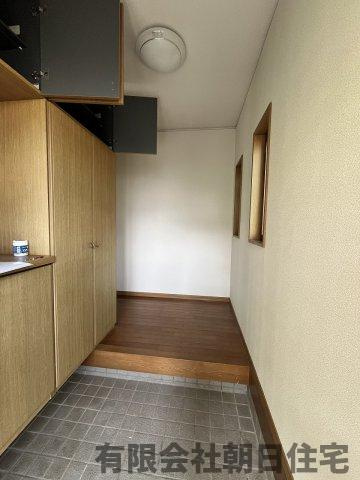 【玄関】 | 法吉町中古戸建 | 明るい玄関です