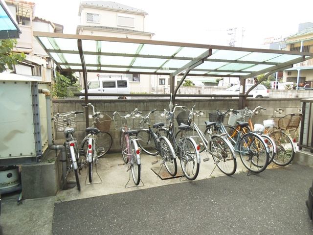 北赤羽マンションのその他共用部分|駐輪場は屋根付きです☆★