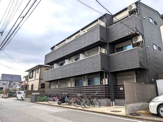 三郷市三郷１丁目のアパートの外観