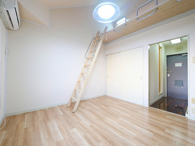 シャンポール 山添の洋室|きれいな洋室です