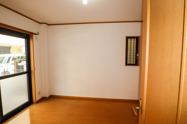 【子供部屋】 | 東成区東今里１丁目　一戸建 | １階の洋室　約６．０帖