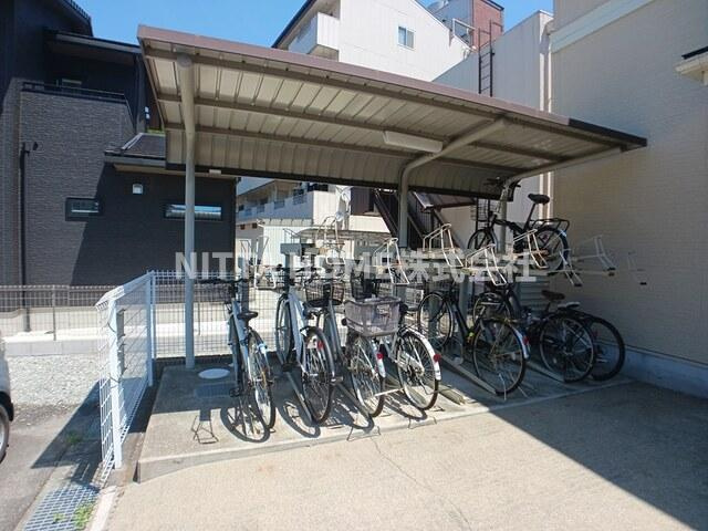 スカイハイツの駐車場|敷地内に駐車場＆駐輪場があります◎