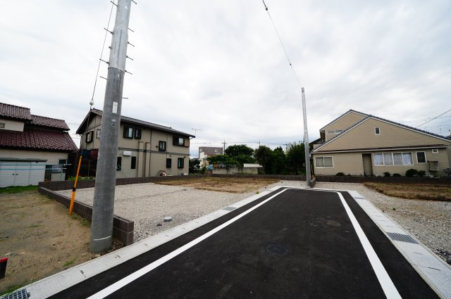 新築　前橋市岩神町第６　Livele Garden.S　3号棟の前面道路含む現地写真|現地写真　中央側5ｍ