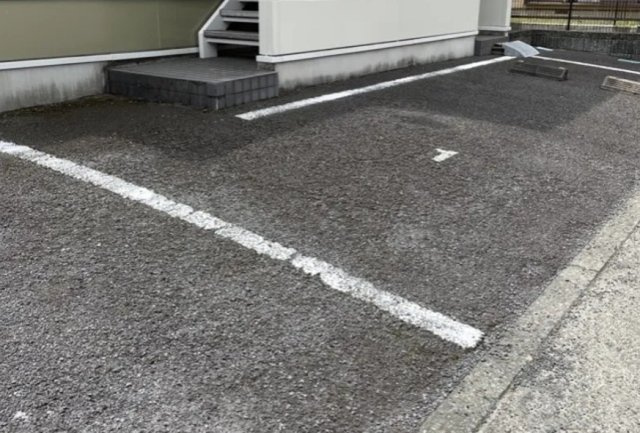 レオパレスサンモールの駐車場