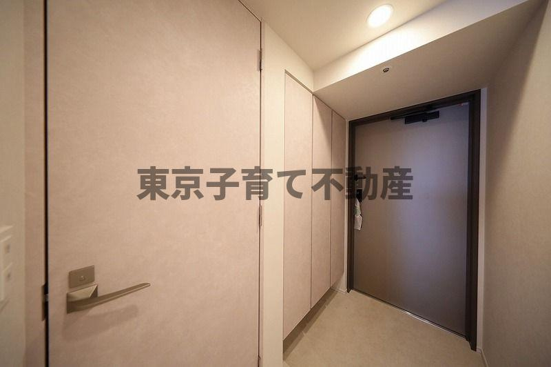 ブランシエスタ入谷グランデの玄関