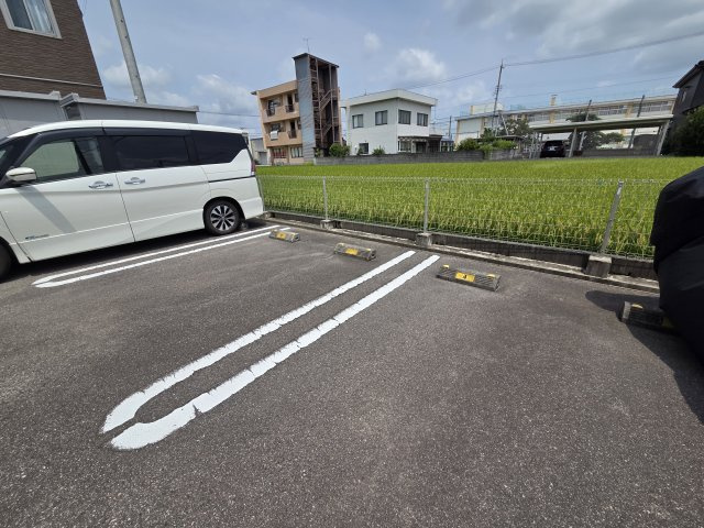 ヴィア・アーゴラの駐車場