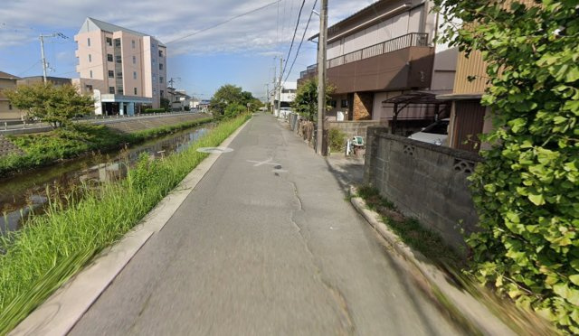 秋月の前面道路含む現地写真