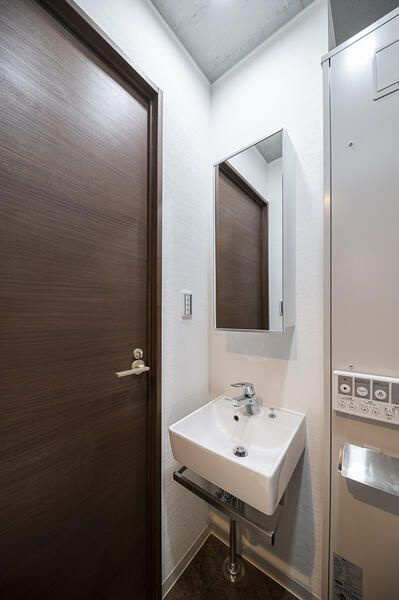 ＣＯＣＯＦＬＡＴ北千住Ｓｏｕｔｈの洗面所