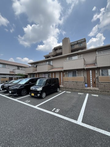尼崎市南武庫之荘６丁目のアパートの駐車場