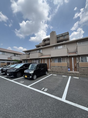 尼崎市南武庫之荘６丁目のアパートの駐車場