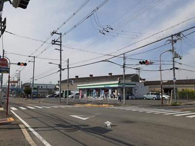 【周辺】 | フィオーレ松ヶ丘 | ファミリーマート松ヶ丘店様まで450m