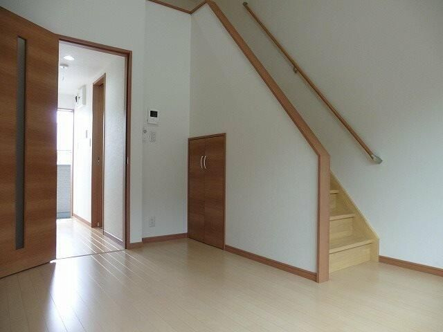 大和市中央林間５丁目のアパートの居間・リビング