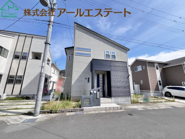 姫路市青山西3丁目　　中古戸建の前面道路含む現地写真