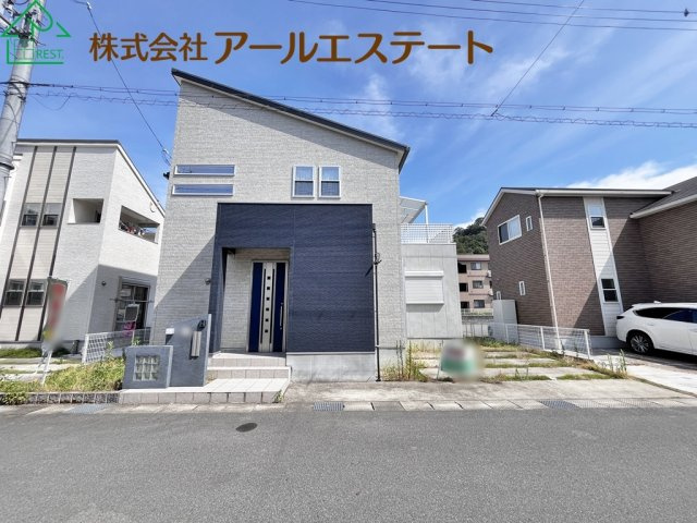 姫路市青山西3丁目　　中古戸建の前面道路含む現地写真