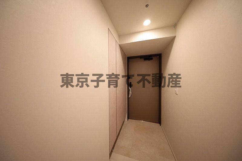 ブランシエスタ入谷グランデの玄関