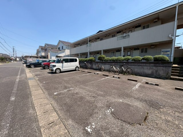 ヒルズ池下　B棟の駐車場