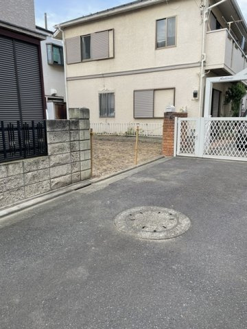 葛飾区奥戸４丁目　建築条件なし売地の前面道路含む現地写真